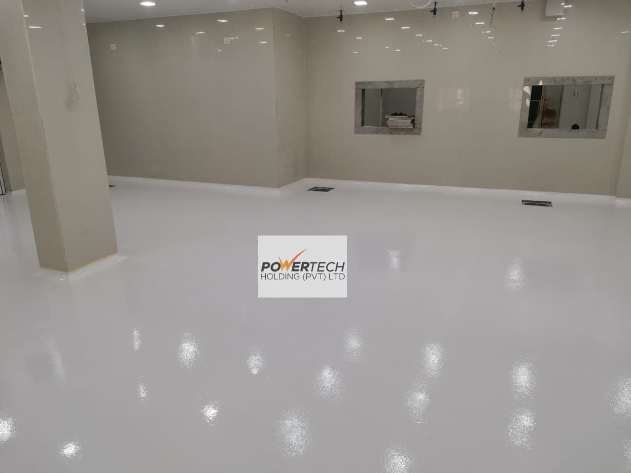 epoxy flake floor with helicopter in storage